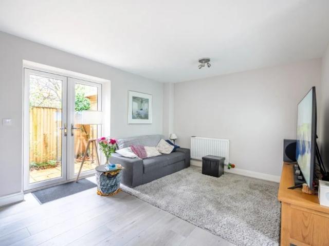 3 bedroom detached house to rent