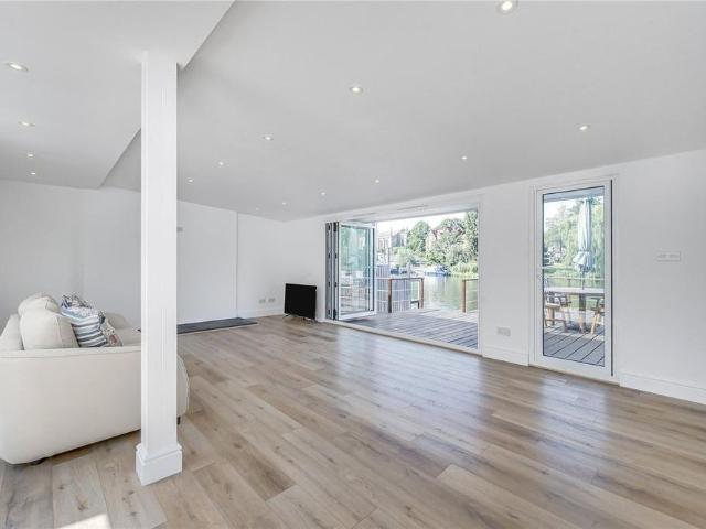 3 bedroom detached house to rent