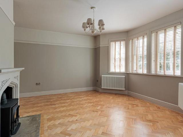 3 bedroom detached house to rent