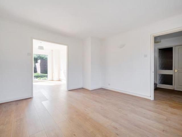 3 bedroom detached house to rent
