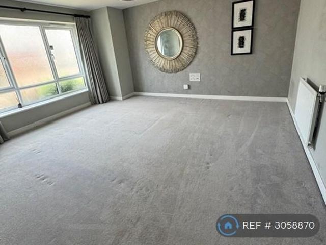 3 bedroom detached house to rent