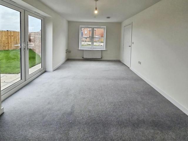 3 bedroom detached house to rent