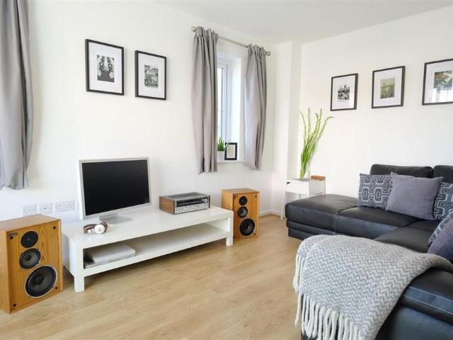 3 bedroom detached house to rent