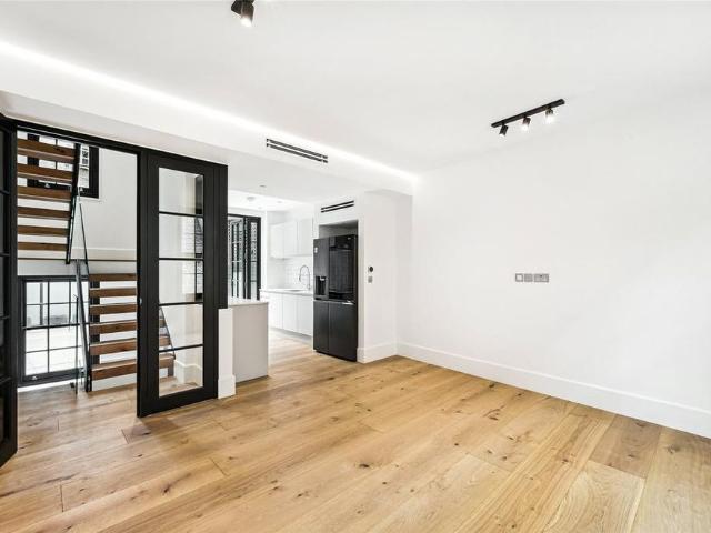 3 bedroom detached house to rent