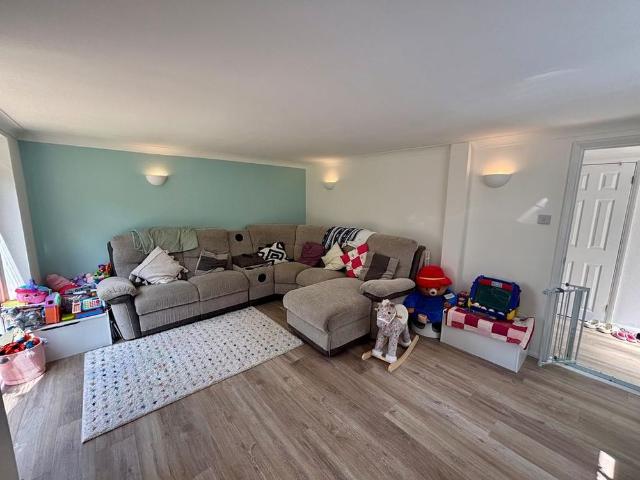 3 bedroom detached house to rent