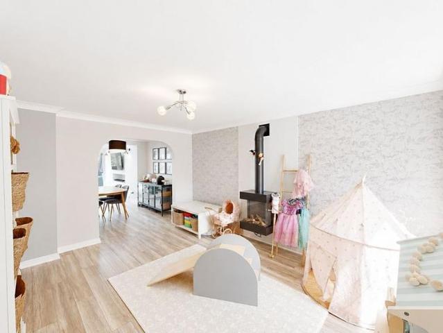 3 bedroom detached house to rent