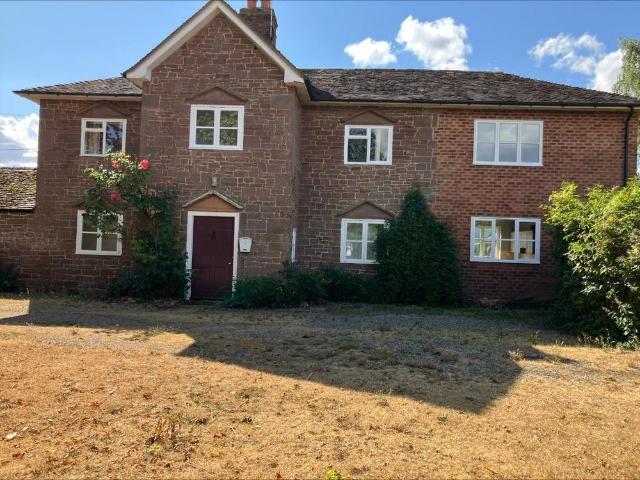 3 bedroom detached house to rent