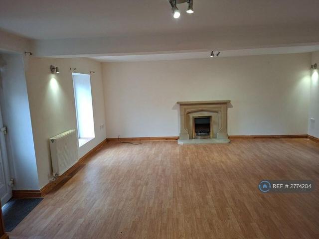3 bedroom detached house to rent