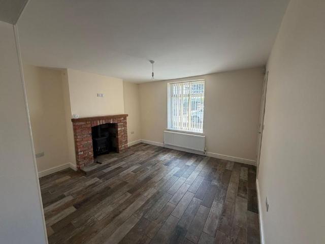 3 bedroom detached house to rent
