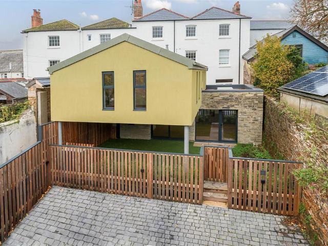 3 bedroom detached house to rent