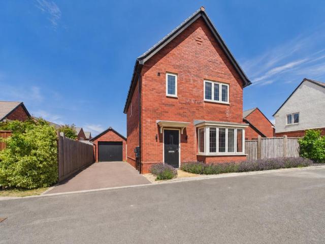 3 bedroom detached house to rent