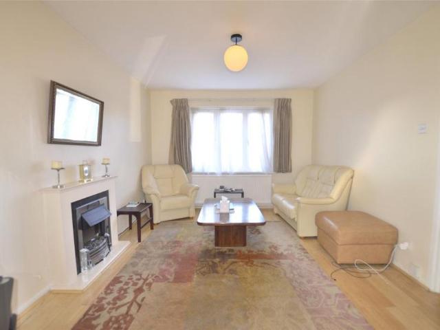 3 bedroom detached house to rent