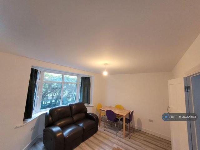 3 bedroom detached house to rent