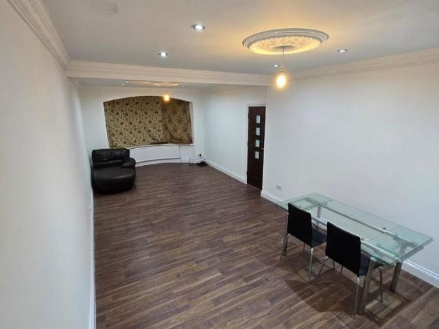 3 bedroom detached house to rent