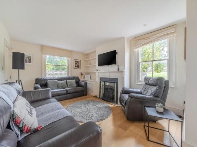 3 bedroom detached house to rent