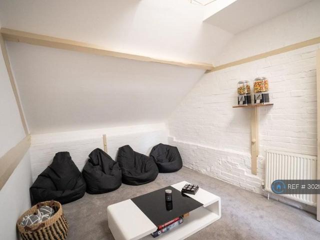 3 bedroom detached house to rent