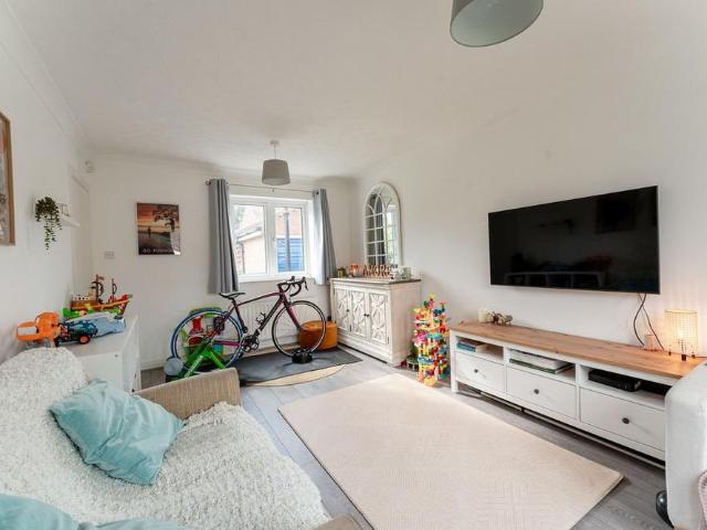 3 bedroom detached house to rent