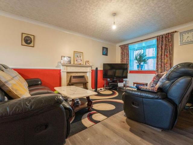 3 bedroom detached house to rent