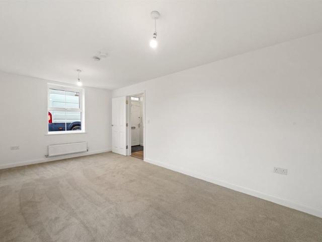 3 bedroom detached house to rent