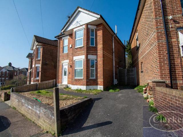 3 bedroom detached house to rent