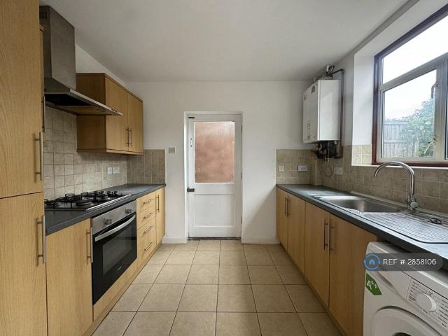 3 bedroom detached house to rent