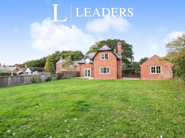 3 bedroom detached house to rent