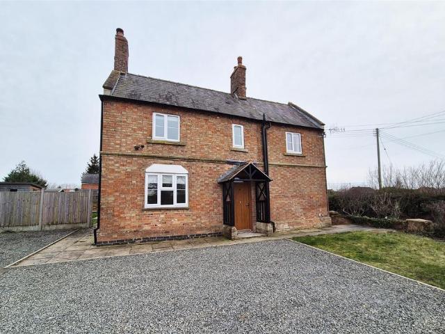 3 bedroom detached house to rent