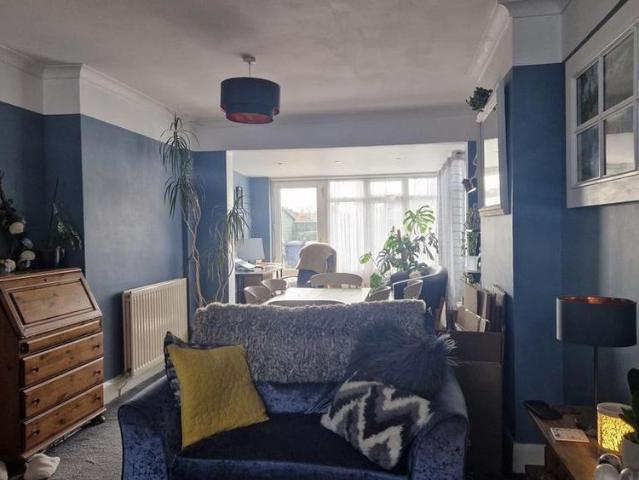 3 bedroom detached house to rent