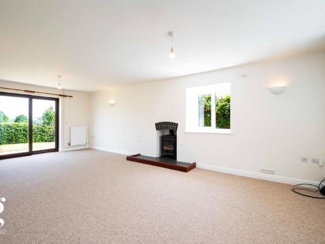 3 bedroom detached house to rent
