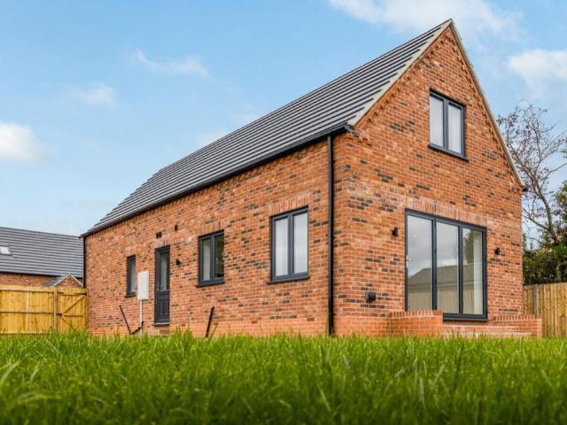 3 bedroom detached house to rent