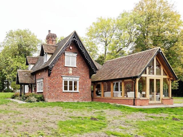 3 bedroom detached house to rent