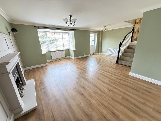 3 bedroom detached house to rent