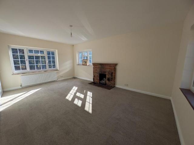 3 bedroom detached house to rent