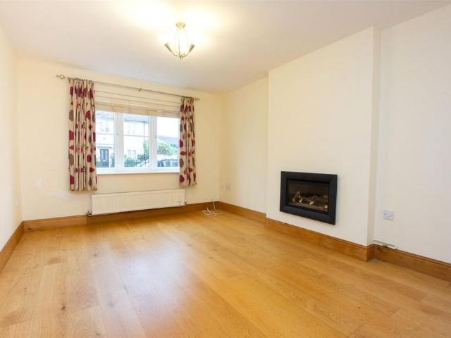 3 bedroom detached house to rent