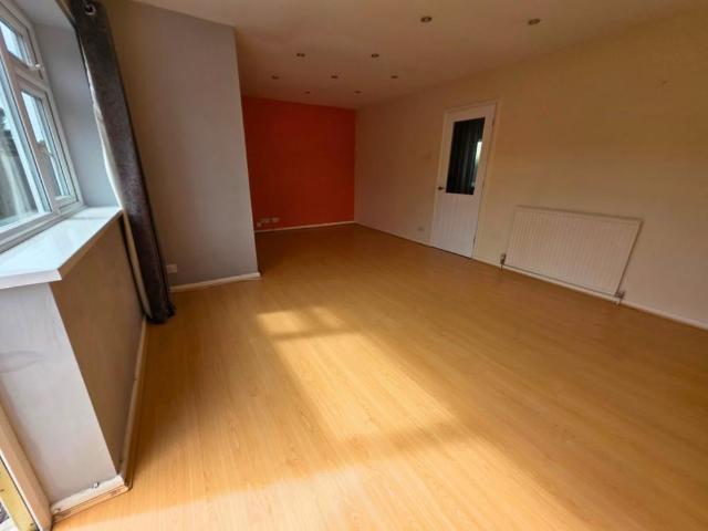 3 bedroom detached house to rent