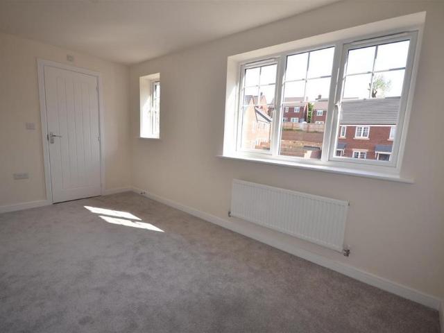 3 bedroom detached house to rent