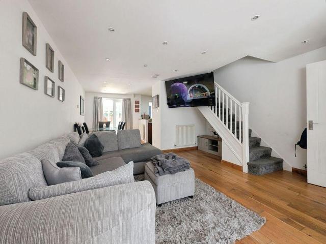 3 bedroom detached house to rent