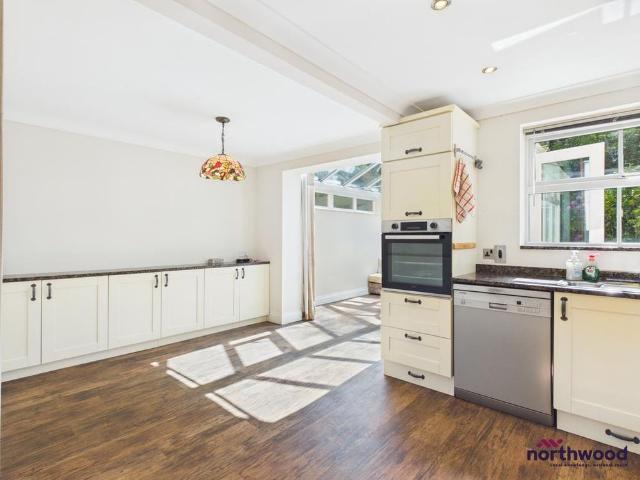 3 bedroom detached house to rent