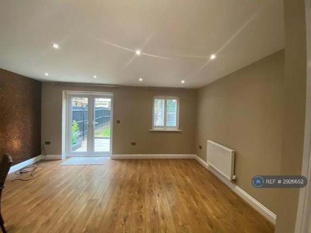 3 bedroom detached house to rent