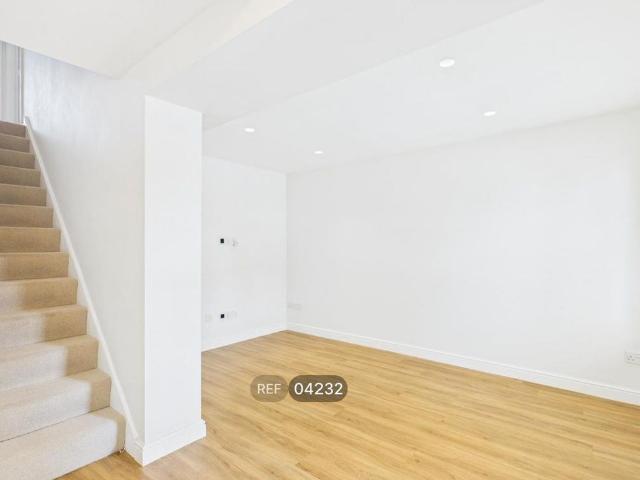 3 bedroom detached house to rent