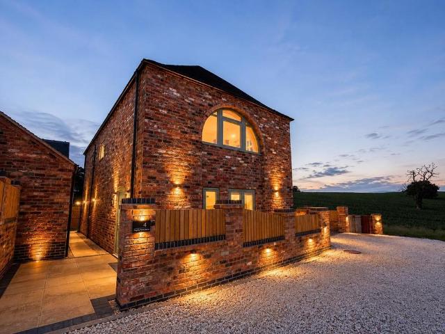 3 bedroom detached house to rent
