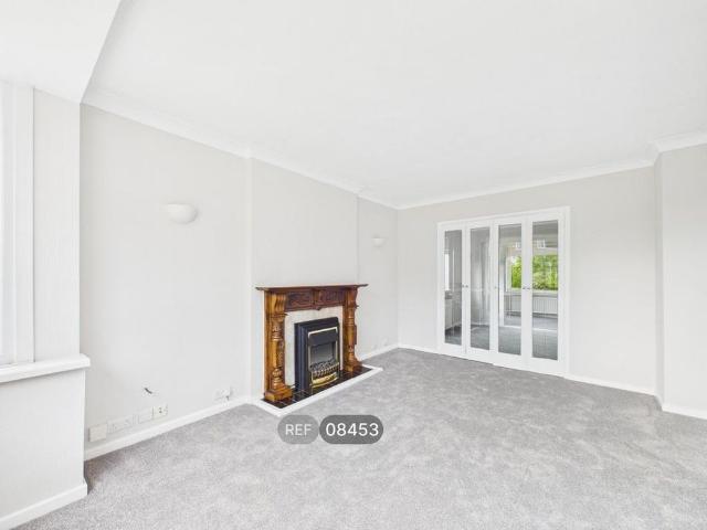 3 bedroom detached house to rent