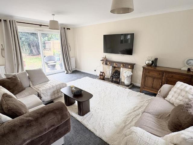 3 bedroom detached house to rent