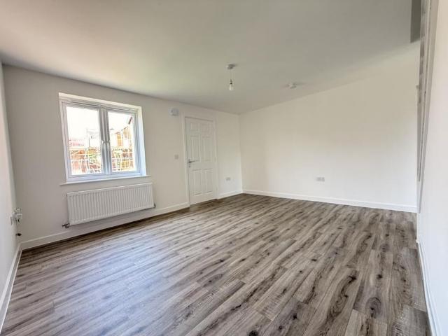 3 bedroom detached house to rent
