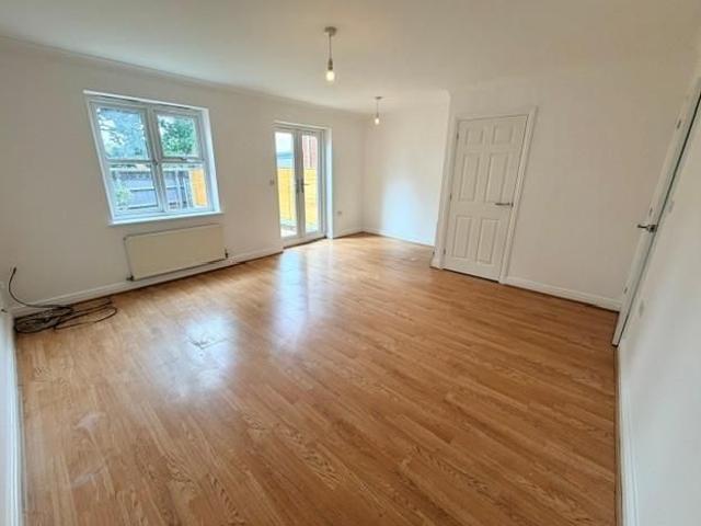 3 bedroom detached house to rent