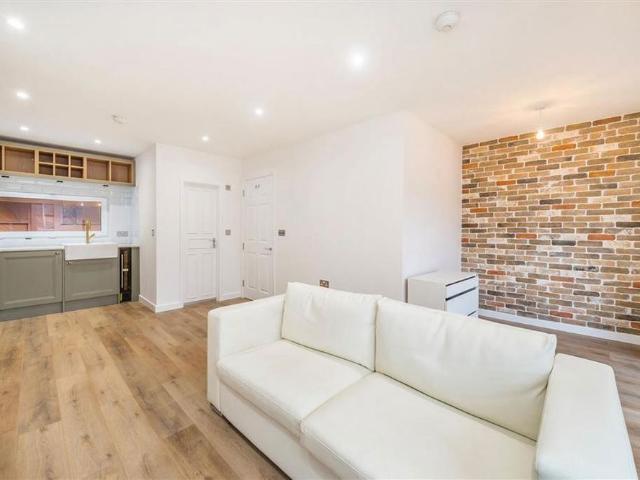 3 bedroom detached house to rent
