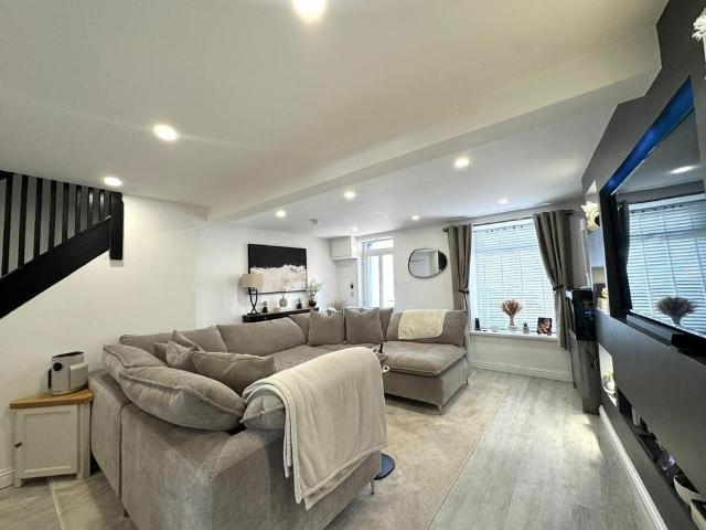 3 bedroom detached house to rent