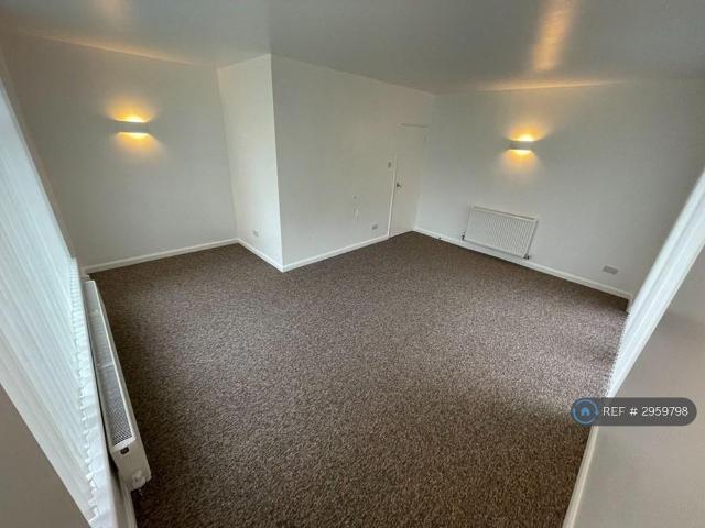 3 bedroom detached house to rent