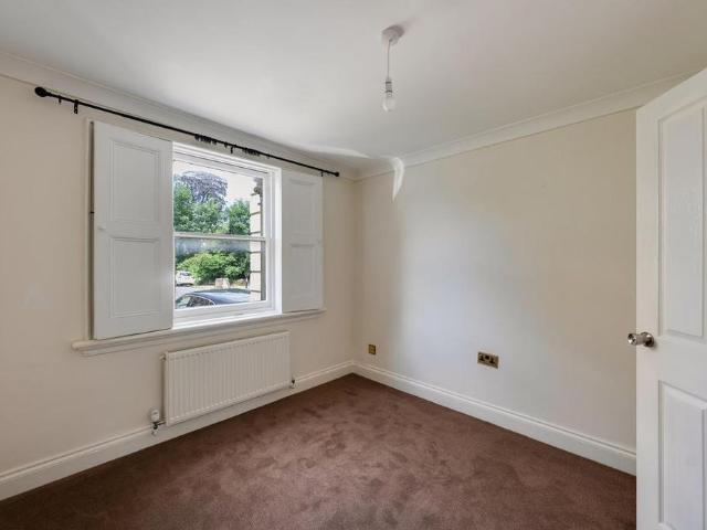 1 bedroom detached house to rent