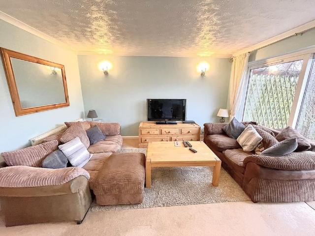 4 bedroom detached house to rent